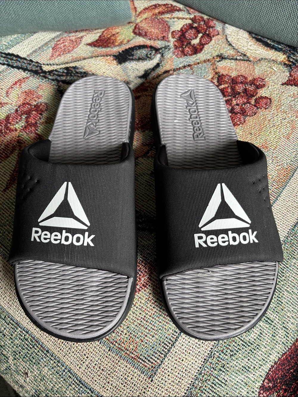 Reebok Men's Black and Gray Slide Sandals with Logo, Sz 10, New w/o Tags